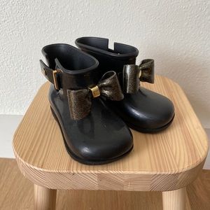 Mini Melissa | black gold rain boots with bow